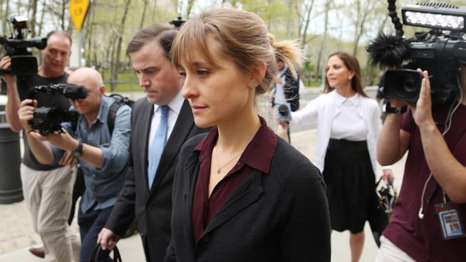 Allison Mack difende sé stessa e NXIVM usando Scientology Allison Mack davanti al tribunale