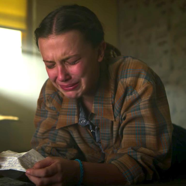 Stranger Things 3 nasconde alcuni commoventi dettagli sul profondo legame tra Undi e Hopper Undici legge il discorso di Hopper