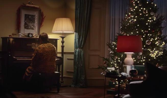 I 10 miglior video di YouTube della settimana Elton John di spalle nel nuovo spot natalizio di John Lewis & Partners Christmas