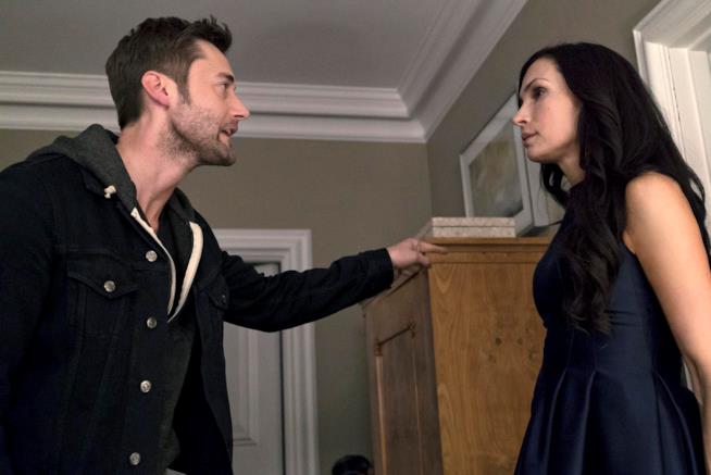 Famke Janssen nel primo scatto ufficiale in The Blacklist Famke Janssen in uno scatto di scena di The Blacklist 3