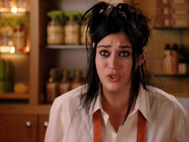 Lizzy Caplan Lizzy Caplan interpreta una perplessa Janis Ian