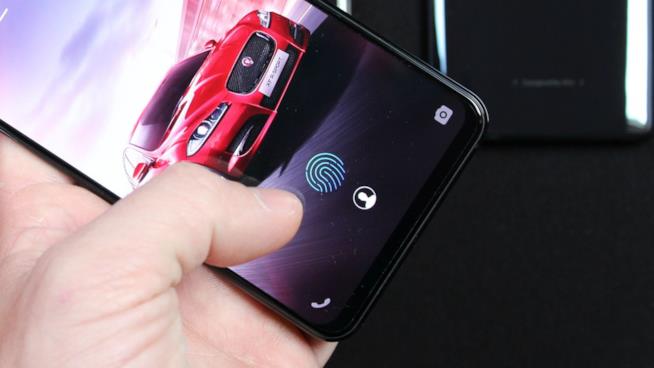 OnePlus 6T, il sensore per le impronte digitali starà nello schermo Tecnologia Screen Unlock in un altro telefono