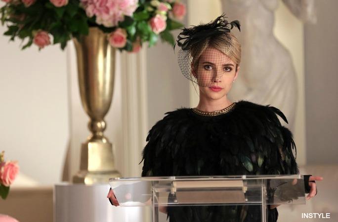Chanel Oberlin, outfit piumato Cappello e look piumato per Chanel Oberlin in Scream Queens