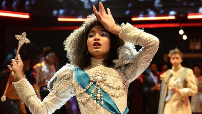 Pose, la nuova serie di Ryan Murphy Indya Moore in costume d'epoca per Pose