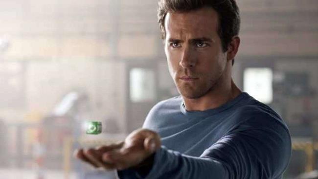 Dopo Deadpool 2, Warner Bros. chiede a Ryan Reynolds l'anello di Green Lantern Ryan Reynolds nei panni di Hal Jordan in Lanterna Verde