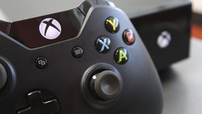 Microsoft annuncia il nuovo servizio Xbox Game Pass Un particolare del controller di Xbox One