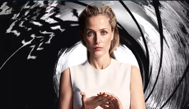 Gilian Anderson sarà il prossimo James Bond? Gillian Anderson con lo sfondo di James Bond