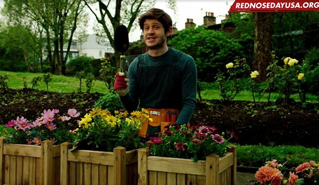 Ramsay Bolton e altri super cattivi cantano per il Red Nose 2016 L'attore Iwan Rheon