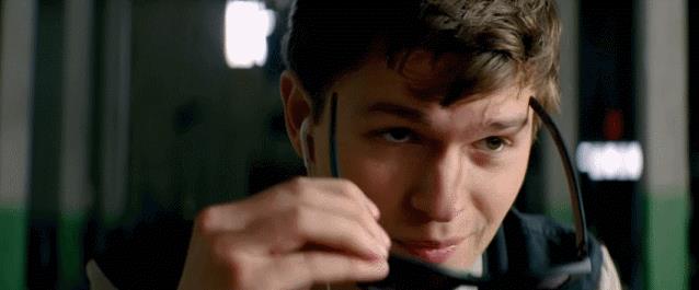 Baby Driver, la recensione del nuovo film di Edgar Wright Ansel Elgort si mette gli occhiali da sole in Baby Driver