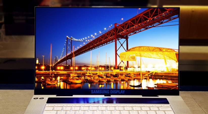 Ufficiale il display 4K OLED da 15,6" di Samsung per laptop Foto del display 4K OLED da 15,6 pollici di Samsung