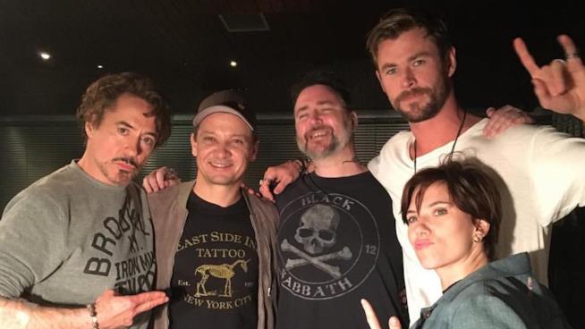 Gli Avengers originali si sono fatti un tatuaggio uguale per Infinity War Gli Avengers originali riuniti per un tatuaggio