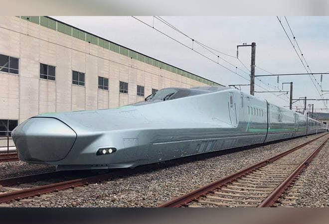 Alfa-X Il Treno Alfa-X fermo su una rotaia