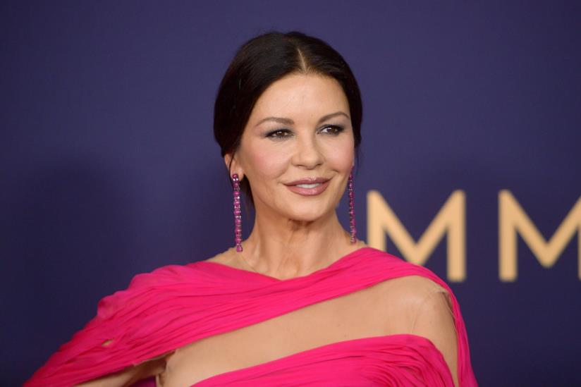 Catherine Zeta-Jones pubblica una foto con Kirk Douglas Una foto di Catherine Zeta-Jones agli Emmy 2019