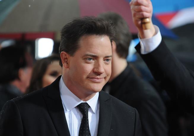 Brendan Fraser interpreterà Robotman nella serie TV Doom Patrol Mezzobusto di Brendan Fraser in giacca e cravatta