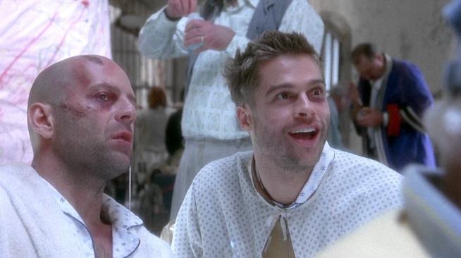 L'esercito delle 12 scimmie: il film con Brad Pitt e Bruce Willis L'esercito delle 12 scimmie: trama e spiegazione del finale