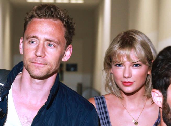 Tom Hiddleston si apre alla stampa circa la storia finita con Taylor Swift Tom Hiddleston con l'ex fidanzata Taylor Swift