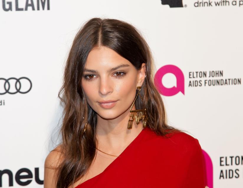 Emily Ratajkowski si spoglia su Instagram e difende Kim Kardashian Primo piano di Emily Ratajkowski