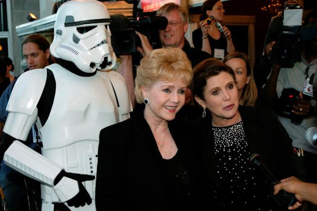 Debbie Reynolds, la madre di Carrie Fisher, è morta Carrie Fisher e Debbie Reynolds