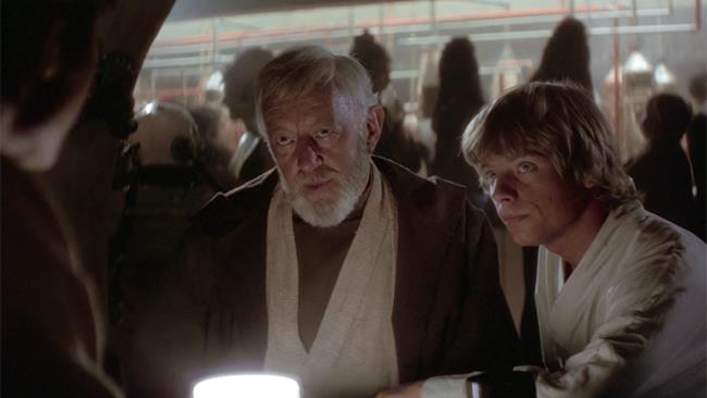 A Londra apre un ristorante pop up a tema Star Wars Obi-Wan Kenobi e Luke Skywalker parlano con Han Solo seduti a un tavolo della The Chalmun's Cantina