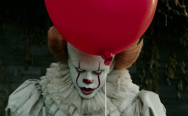 Le prime reazioni della critica su IT Pennywise nel remake di IT (2017)