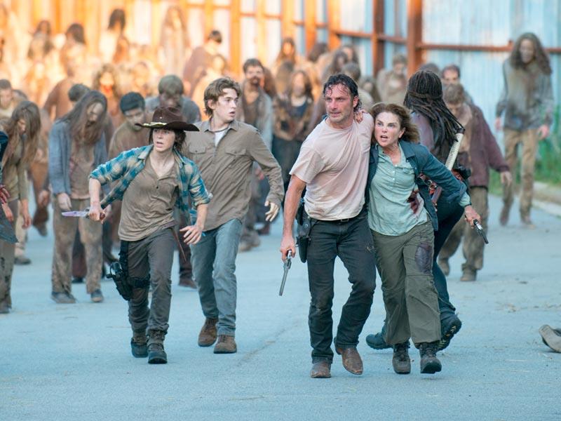 Finale di mid-season di The Walking Dead Deanna con Rick e Carl nel mid-season finale della stagione 6