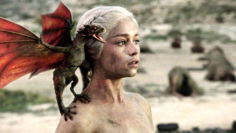 Emilia Clarke nella prima stagione di Game of Thrones Foto di Emilia Clarke/Daenerys Targaryen dalla prima stagione di Game of Thrones