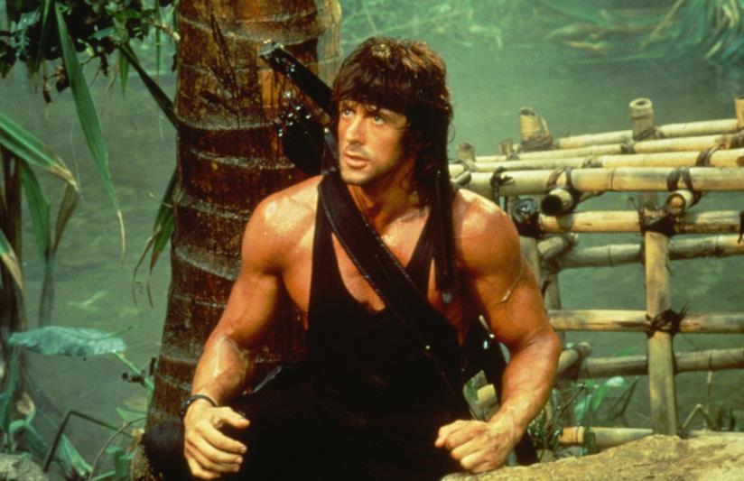 La famiglia adottiva di Rambo nelle nuove foto di First Blood condivise da Sylvester Stallone su Instagram Sylvester Stallone in una scena di Rambo II
