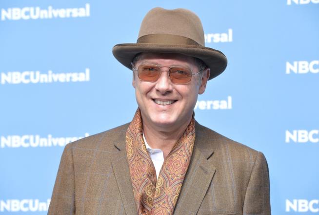 James Spader è un appassionato di film sui gangster James Spader sorridente agli NBCUniversal