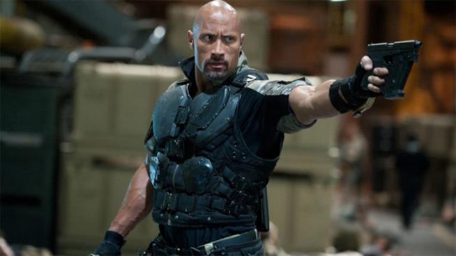Fast and Furious: The Rock e Tyrese Gibson ancora ai ferri corti The Rock in una sequenza di Fast and Furious 8