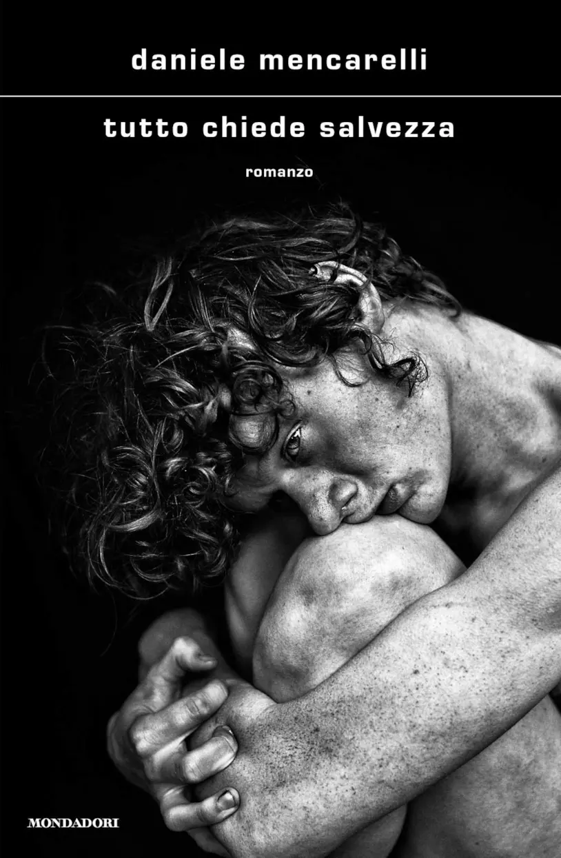 Premio Strega 2020: i 12 libri candidati La copertina del libro Tutto chiede salvezza
