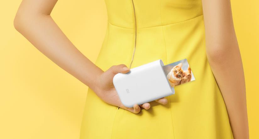 Non solo smartphone per Xiaomi: in arrivo la stampante portatile Mi Pocket Immagine promozionale di Mi Pocket Photo Printer