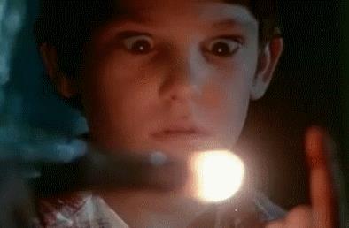 Una scena tratta da E.T. l'extra-terrestre Una scena del film E.T. l'extra-terrestre