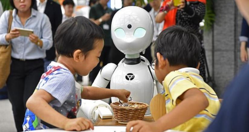 OriHime-D, i camerieri robot controllati per lavoro da persone diversamente abili OriHime-D all'opera