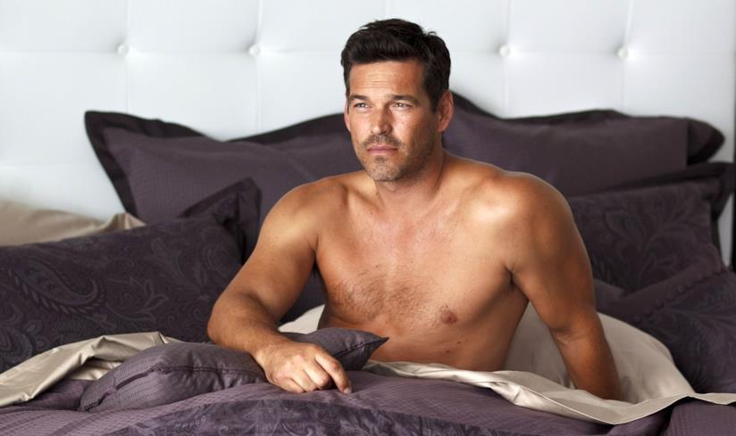 Eddie Cibrain entra nel cast di Rosewood 2 al posto di Brian Austin Green Eddie Cibrain a torso nudo