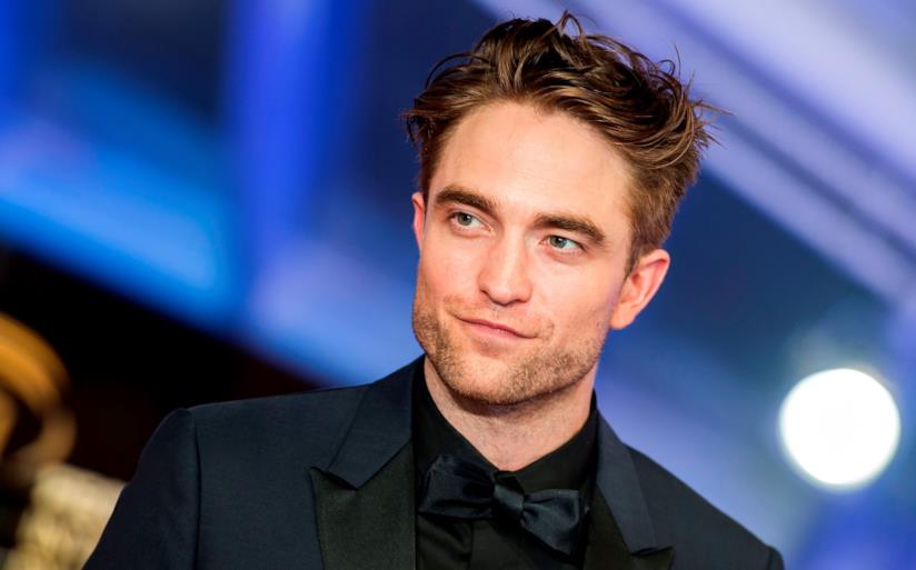 The Batman sarà il primo di una trilogia: le riprese nel 2020 Un primo piano dell'attore Robert Pattinson