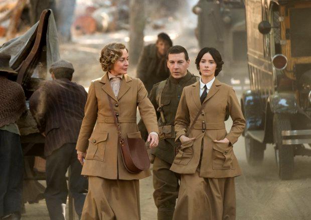 Timeless: un'immagine dal primo episodio della stagione 2 Timeless 2: il primo episodio sulla Prima Guerra Mondiale