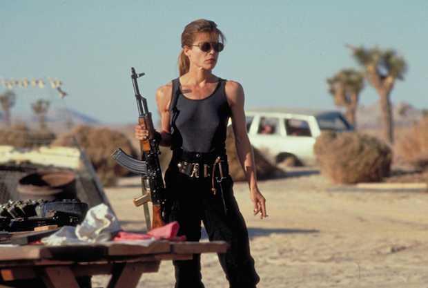 James Cameron continua la sua critica al modello femminile proposto da Patty Jenkins con Wonder Woman Linda Hamilton nei panni di Sarah Connor in Terminator 2 - Il giorno del giudizio