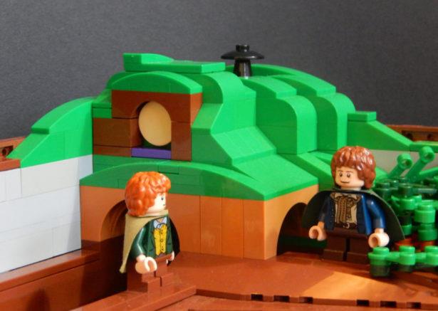 Personaggi della saga Il Signore degli Anelli in formato omini LEGO Due personaggi della saga Il Signore degli Anelli in formato omini LEGO presenti nel pinball