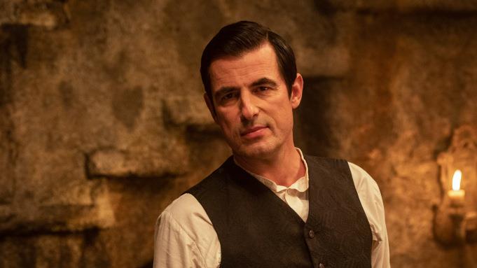 Claes Bang nelle prime immagini di Dracula: la miniserie targata BBC Claes Bang in Dracula, la miniserie
