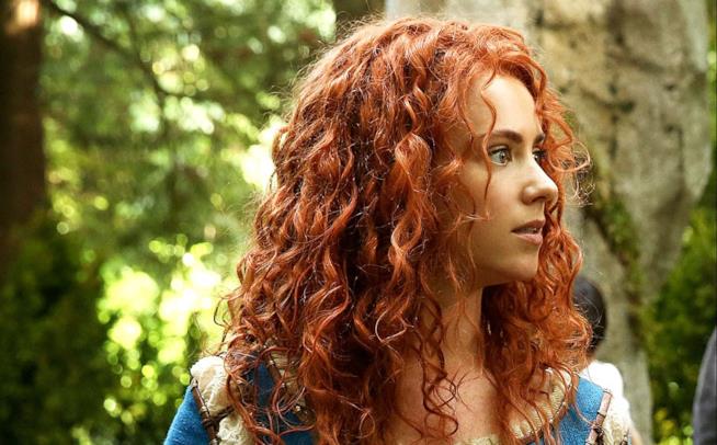 La protagonista di Brave arriva nel Regno delle Fiabe interpretata da Amy Manson insieme a Re Artù di Camelot interpretato da Liam Garrigan Merida di C'era Una Volta 5 interpretata da Amy Manson