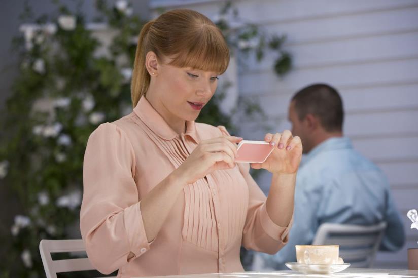 Black Mirror: un episodio della stagione 3 Black Mirror: nella quinta stagione sarà il pubblico a scegliere il finale di un episodio