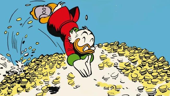 Il ricco Paperone Paperon de Paperoni si tuffa in un mare di monete