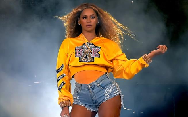 Secondo Kimberly Thompson, Beyoncé praticherebbe magia oscura Beyoncé si esibisce in tour