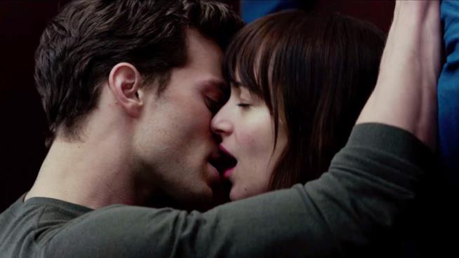 Jamie Dornan svela un retroscena di 50 sfumature di rosso Jamie Dornan in 50 sfumature con Dakota Johnson
