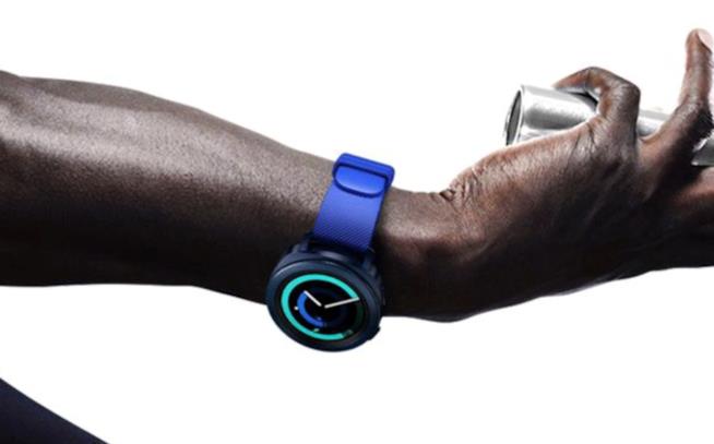 All'evento Unpacked 2019 di Samsung anche lo smartwatch Galaxy Sport Immagine promozionale del Samsung Gear Sport