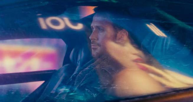 Blade Runner 2049, il nuovo trailer ufficiale Ryan Gosling in un frame del nuovo trailer ufficiale di Blade Runner 2049