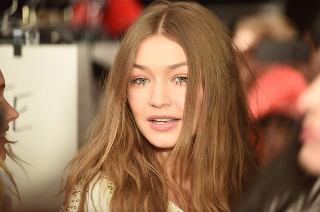 Gigi Hadid ha posato per la prima copertina di Vogue Arabia Primo piano di Gigi Hadid