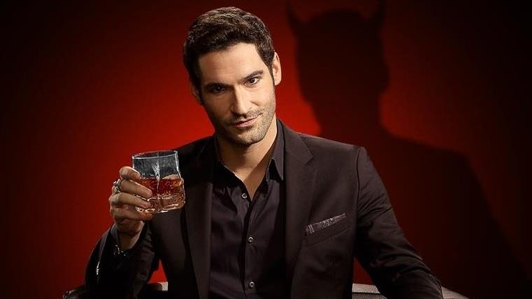 Lucifer: Tom Ellis conferma trattative per il rinnovo Lucifer: Tom Ellis è il Diavolo