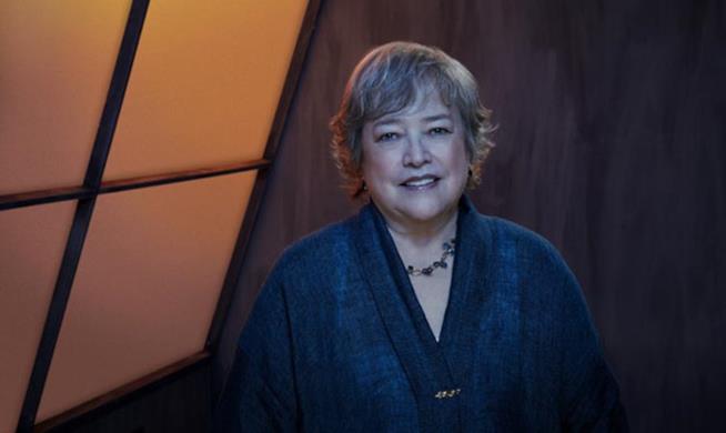Kathy Bates non tornerà ad American Horror Story Kathy Bates in un immagine promozionale di American Horror Story