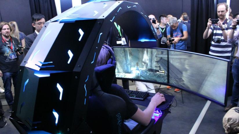 Predator Thronos, la postazione gaming definitiva di Acer Utente intento a giocare su Predator Thronos di Acer